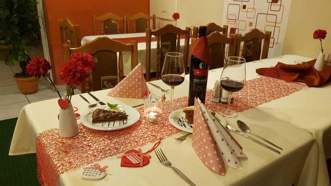 Pizzeria Alzbetka Otel Strecno Dış mekan fotoğraf