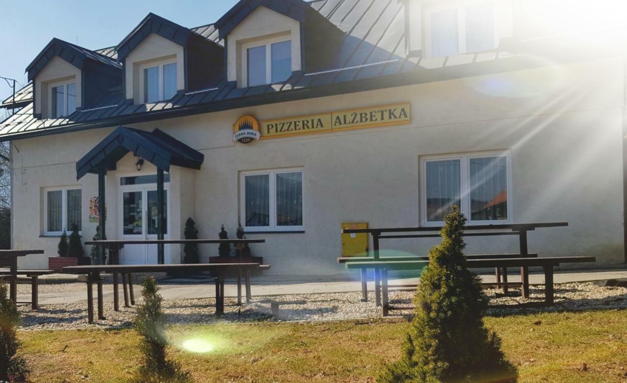 Pizzeria Alzbetka Otel Strecno Dış mekan fotoğraf