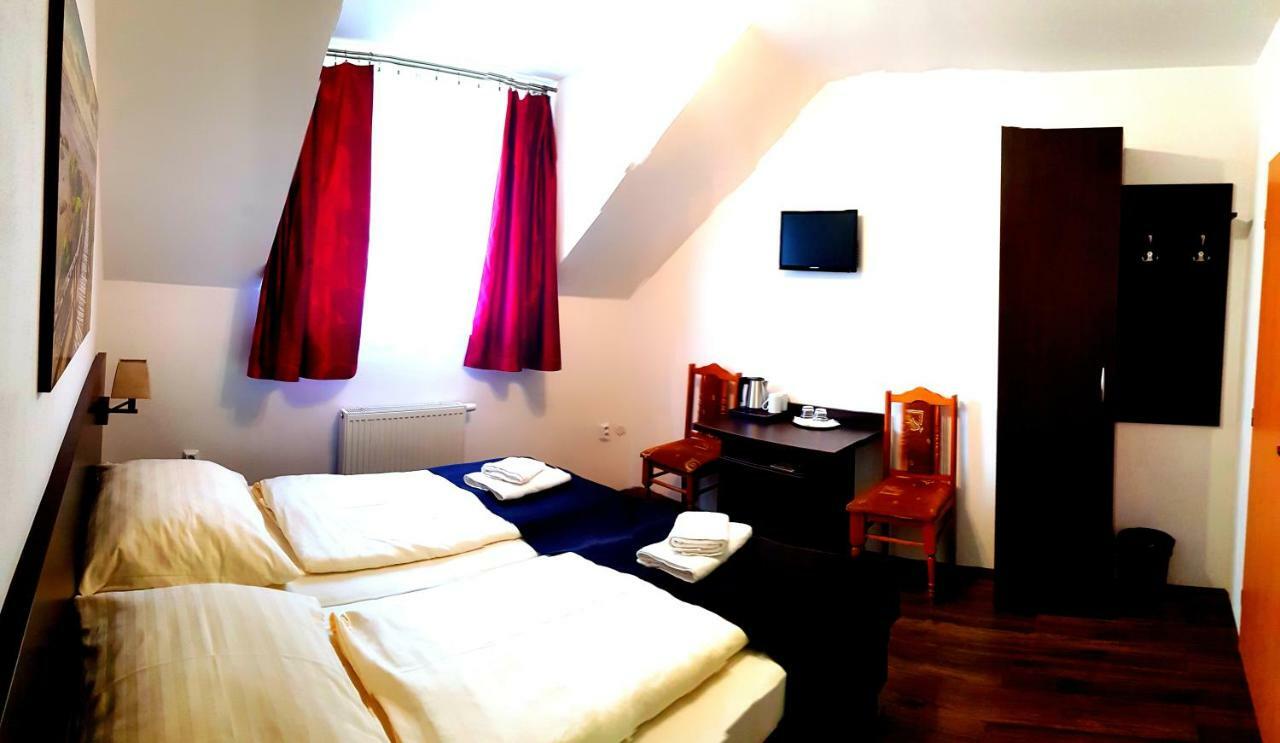 Pizzeria Alzbetka Otel Strecno Dış mekan fotoğraf